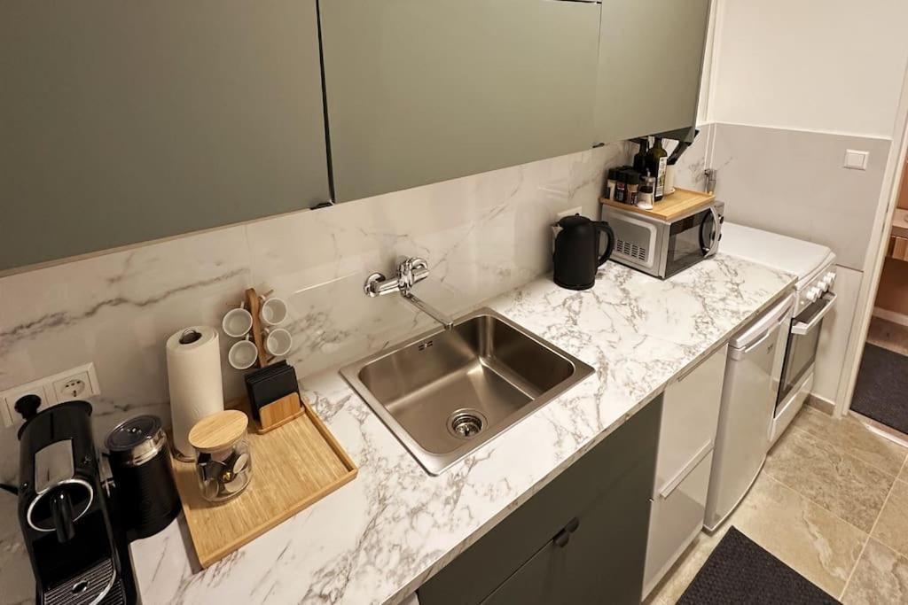 2 Zimmer Apartment Mit Parkplatz Берлин Екстериор снимка