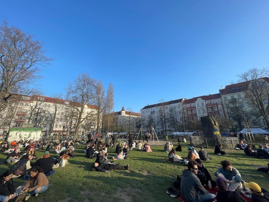 2 Zimmer Apartment Mit Parkplatz Берлин Екстериор снимка
