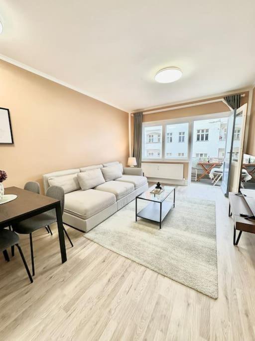 2 Zimmer Apartment Mit Parkplatz Берлин Екстериор снимка