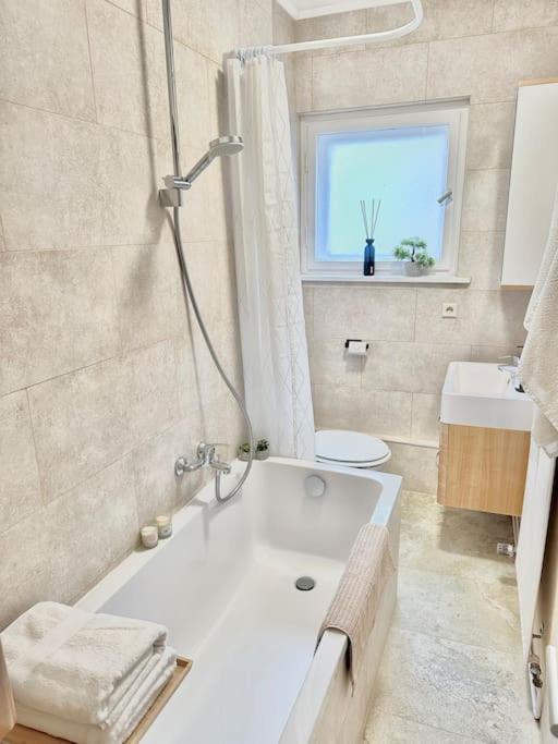 2 Zimmer Apartment Mit Parkplatz Берлин Екстериор снимка